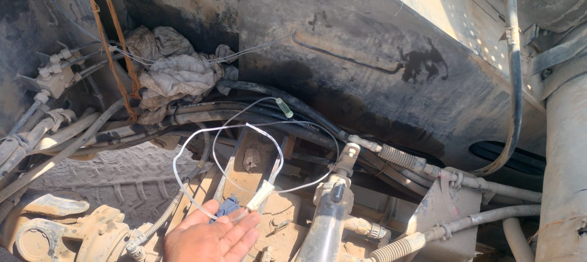 Return pipe draining setup on construction equipment