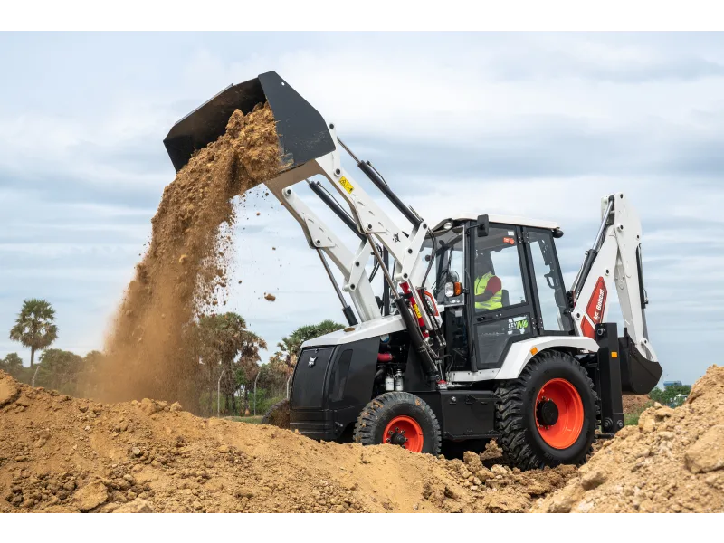 B900 backhoe loader