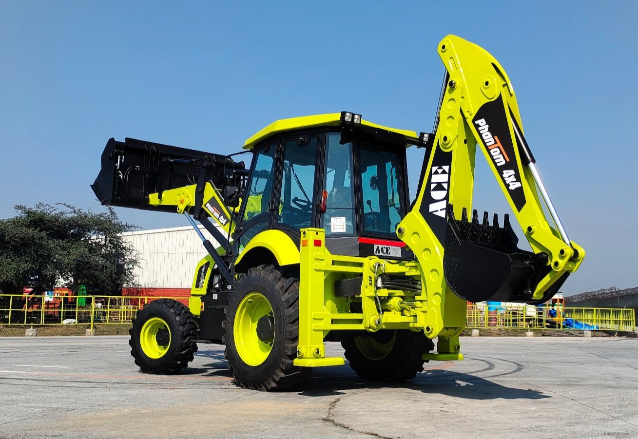 phantom 4x4 backhoe loader