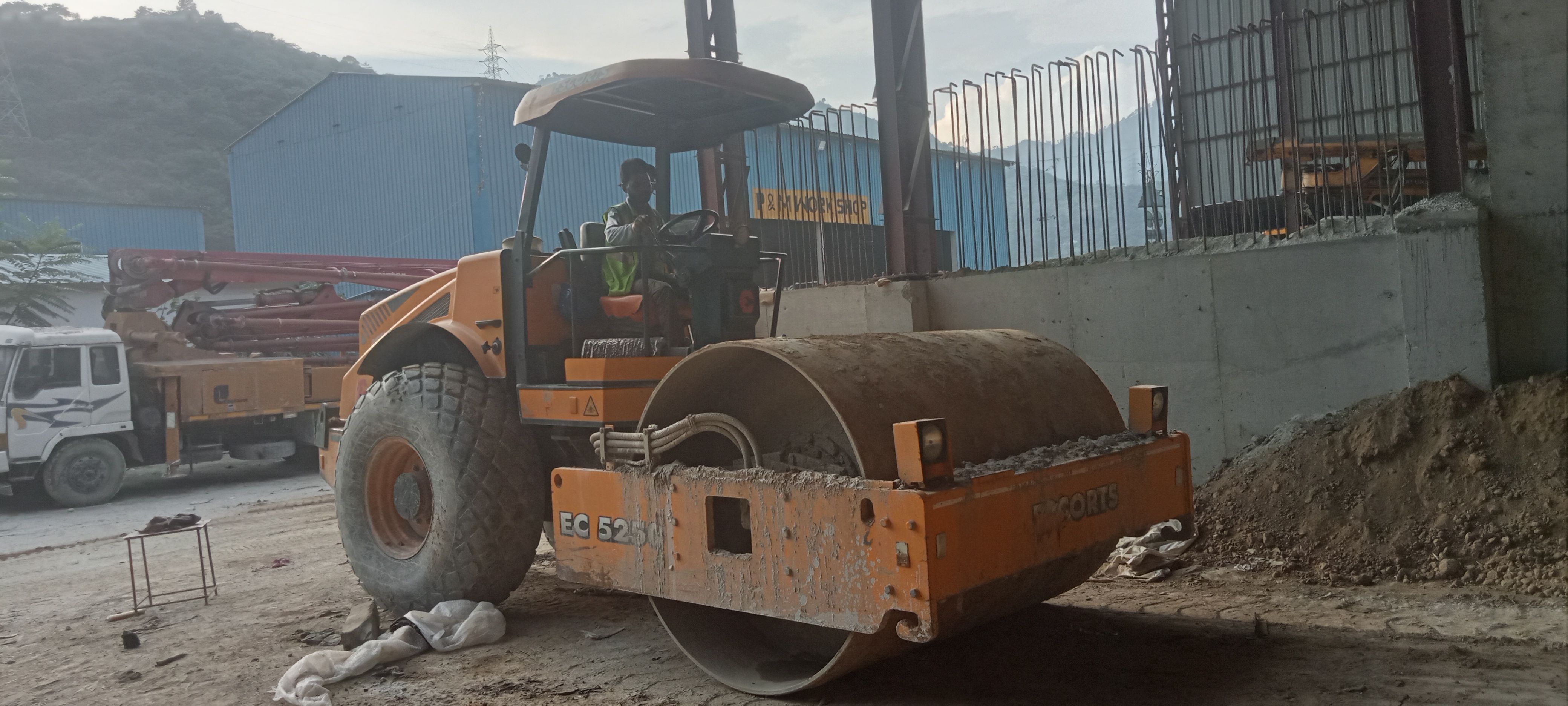 Escorts Kubota EC 5250 soil compactor main view