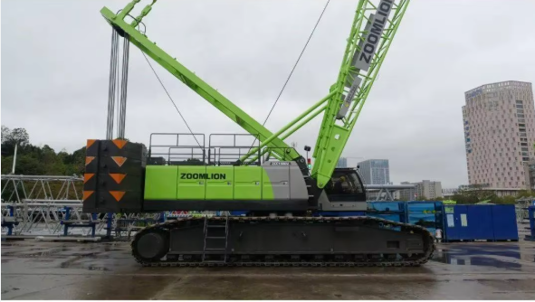 Zoomlion ZCC1500V Crawler Crane front view