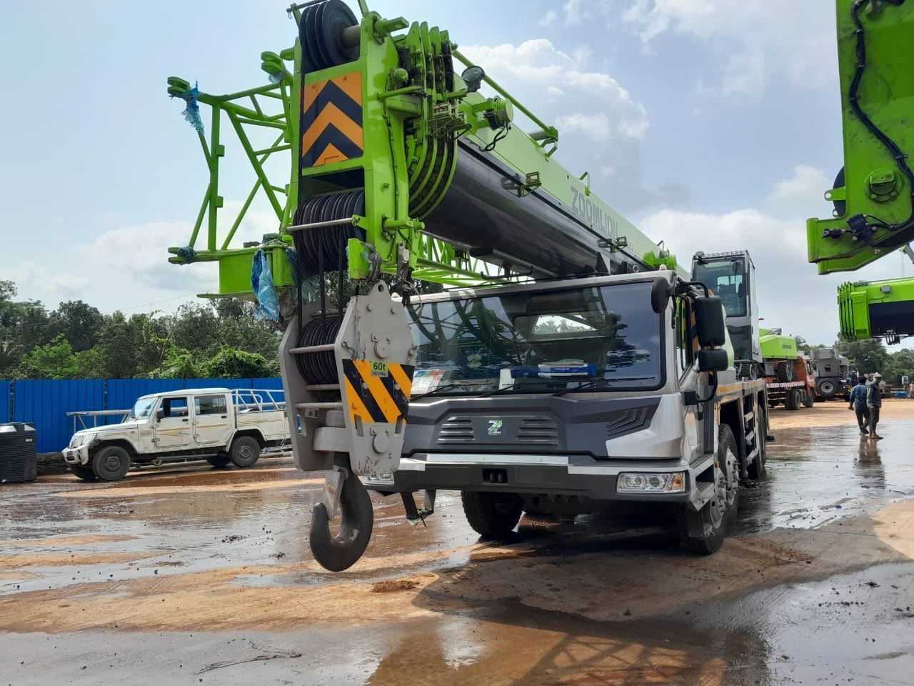 Zoomlion ZTC800R542 Truck Crane front view 2