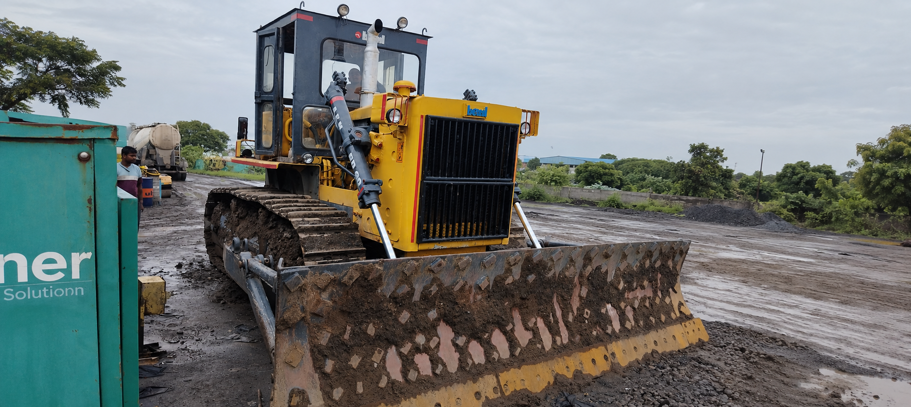 BEML BD80 crawler dozer main view