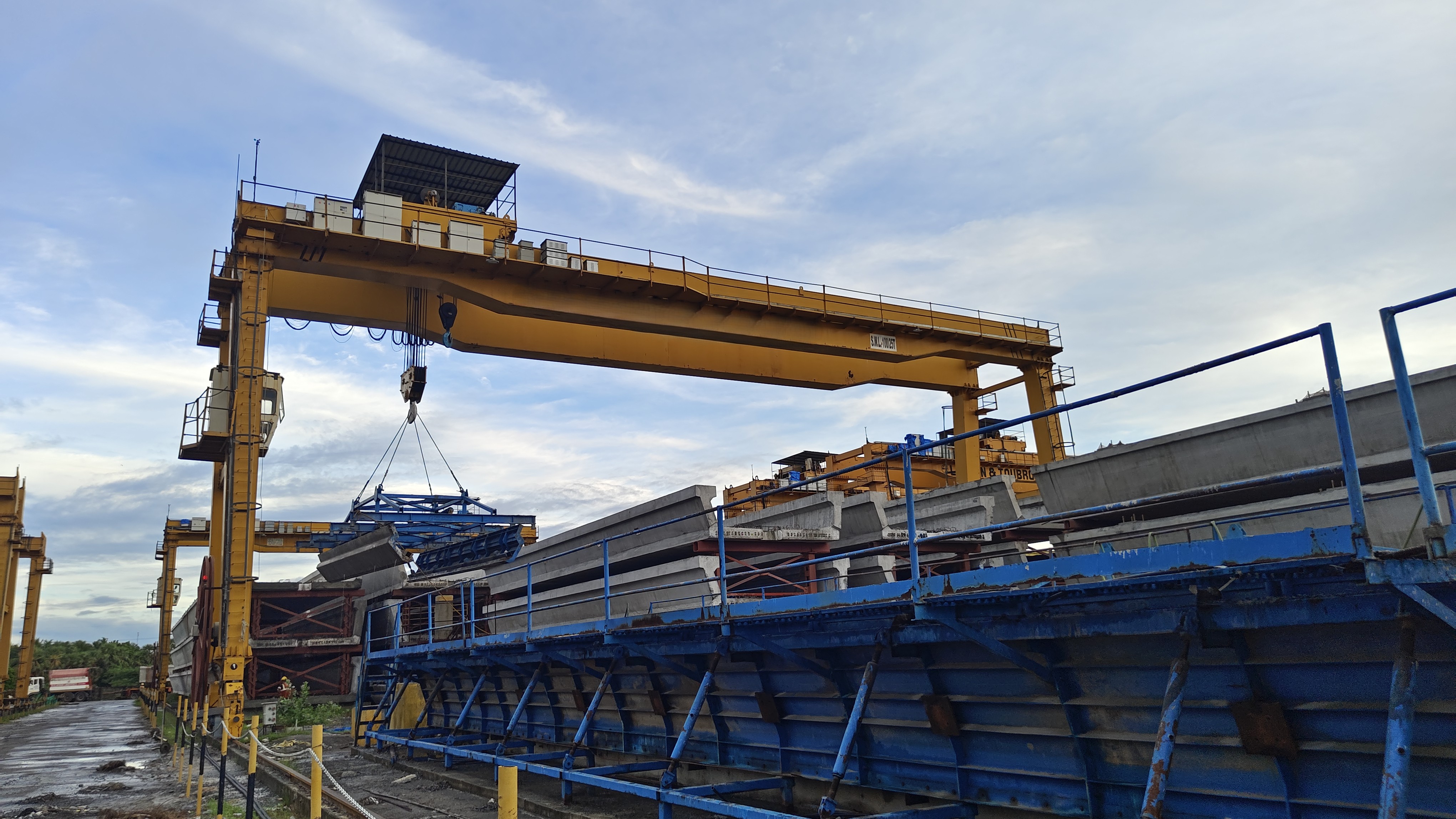 Double girder gantry crane thumbnail 4