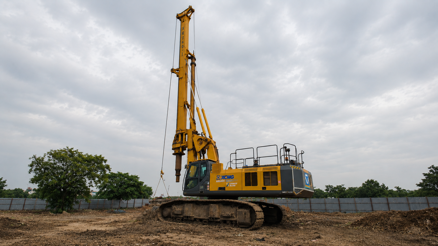 XCMG XR240I rotary drilling rig left view