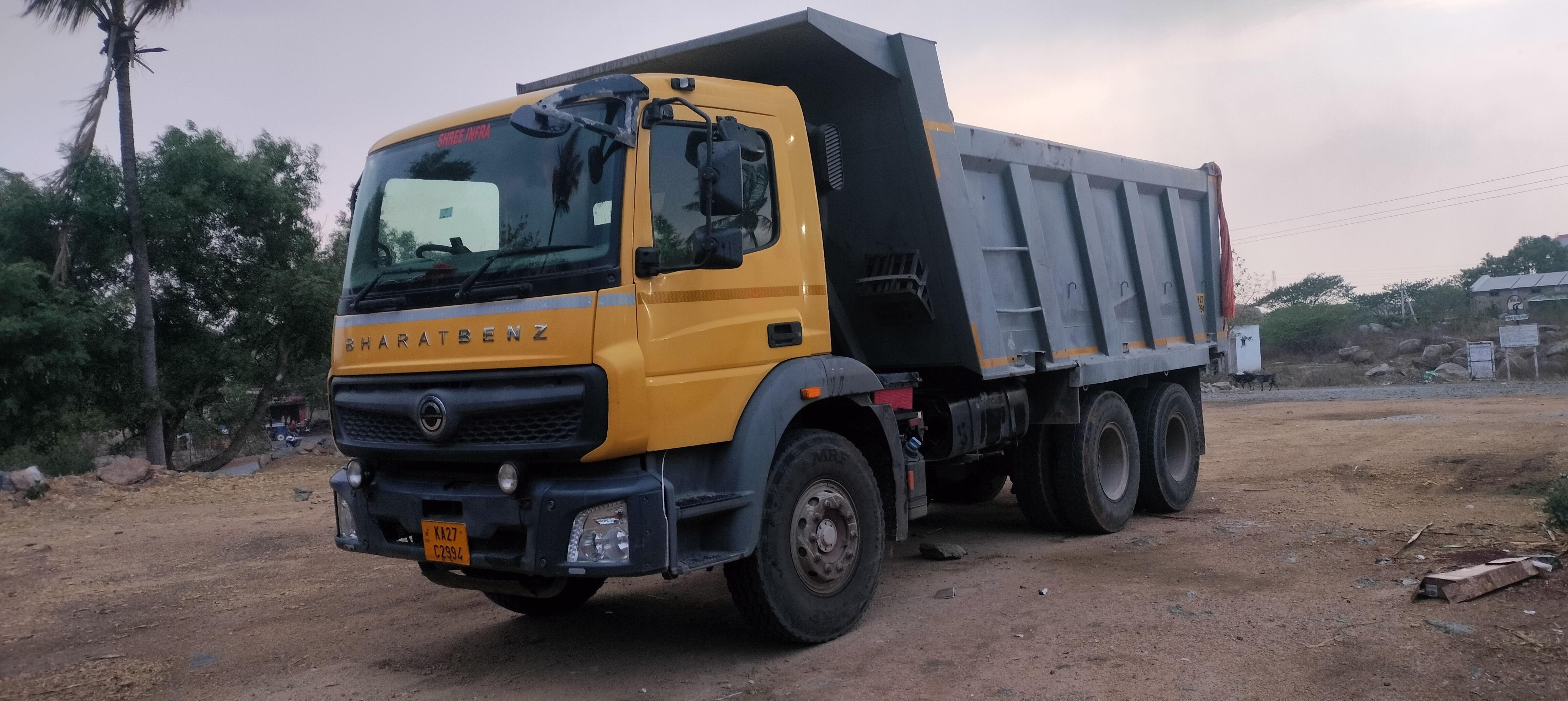 BharatBenz 2823C side view