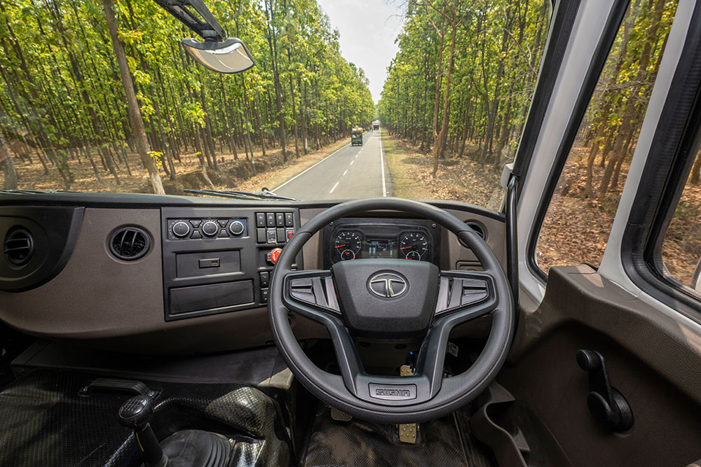 Tata Signa 2830.K SRT tipper body view