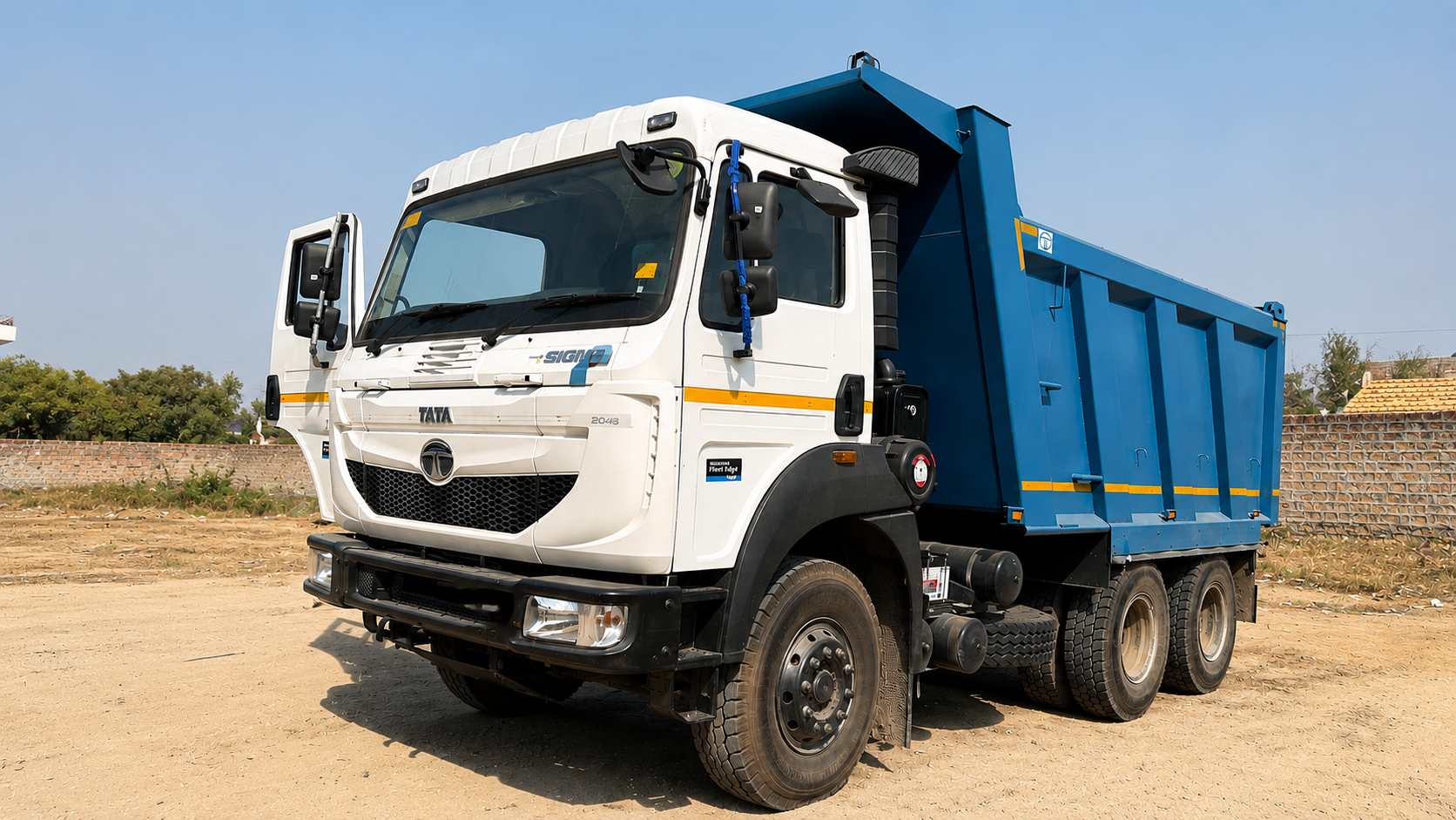 Tata Signa 2830.K SRT tipper cabin view