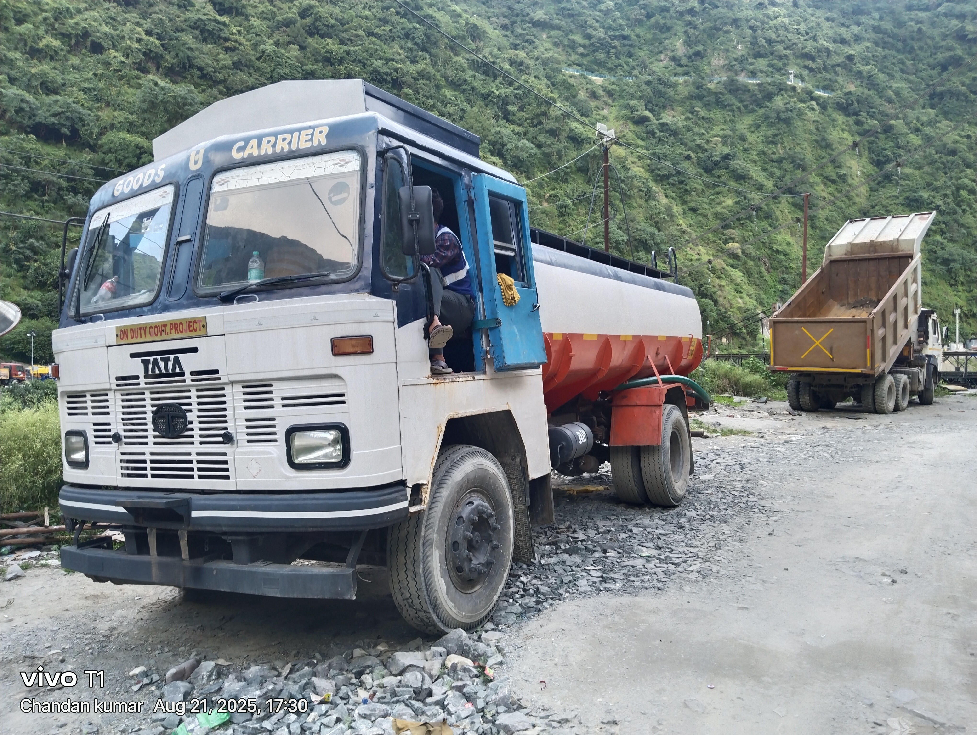 Tata LPT 1618 water tanker rear thumbnail